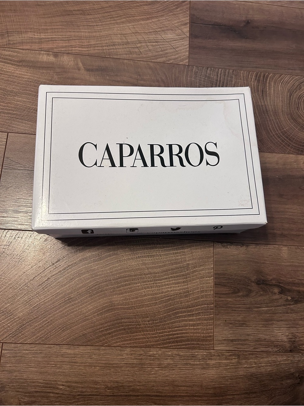 Caparros White VR Accessory Set — Clean White Finish